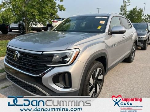 Used 2025 Volkswagen Atlas Cross Sport SE FWD image 1