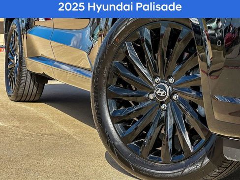 Used 2025 Hyundai Palisade Calligraphy image 2