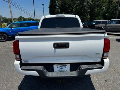 Used 2019 Toyota Tacoma TRD Sport AWD/4WD image 7