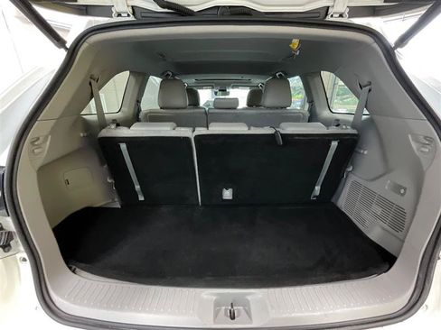 Used 2019 Toyota Highlander XLE FWD image 29