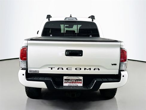 Used 2022 Toyota Tacoma TRD Off-Road image 6