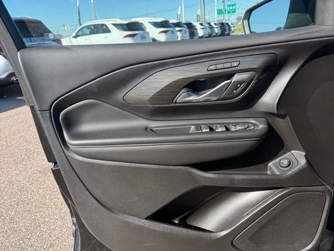 Used 2024 GMC Terrain SLT image 15