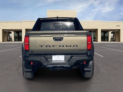 Used 2025 Toyota Tacoma TRD Sport image 6