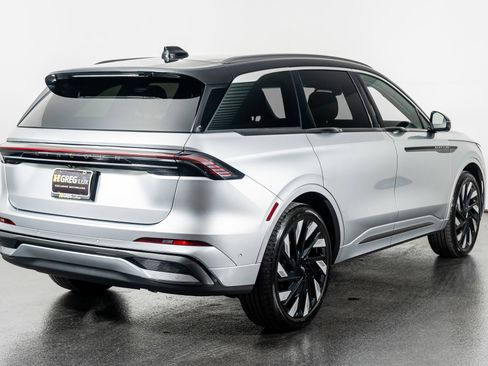 Used 2024 Lincoln Nautilus Black Label w/ Jet Appearance Package (87T) image 10