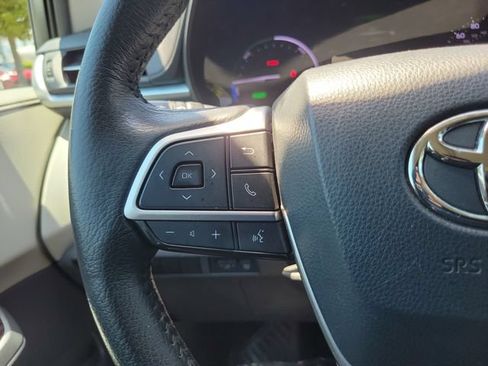 Used 2024 Toyota Sienna XLE FWD image 15