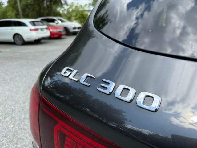 Used 2022 Mercedes-Benz GLC 300 4MATIC w/ Multimedia Package Lite image 14