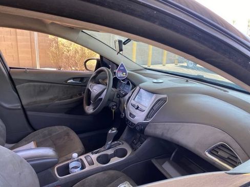 Used 2017 Chevrolet Cruze LS FWD image 5