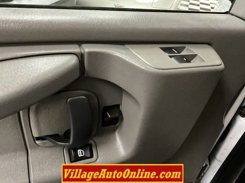 Used 2015 GMC Savana 2500 RWD image 15