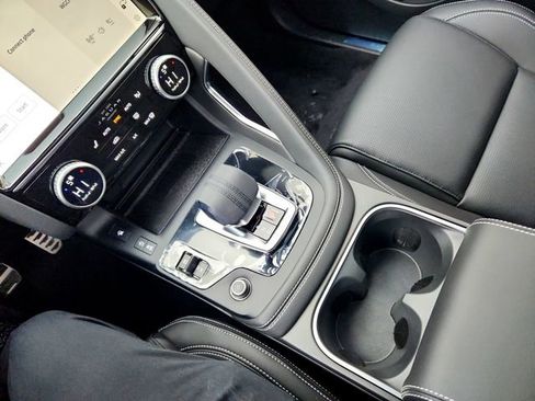 New 2024 Jaguar E-PACE R-Dynamic SE image 27