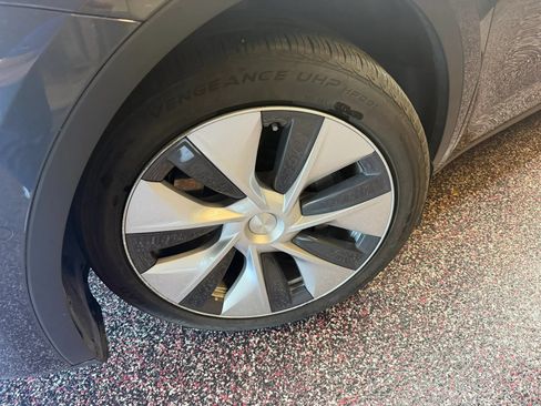 Used 2021 Tesla Model Y Long Range AWD/4WD image 39