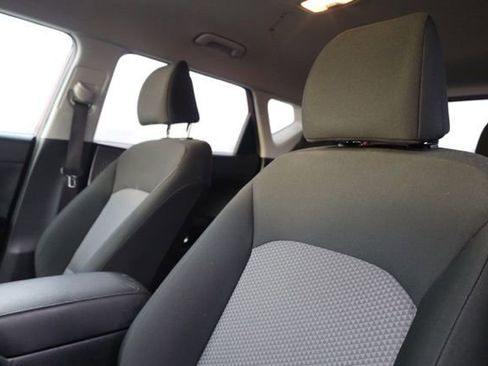 Used 2024 Kia Soul LX image 16