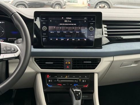 Used 2025 Volkswagen Jetta SE image 16