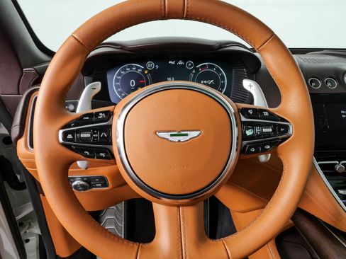 Used 2021 Aston Martin DBX AWD/4WD image 8