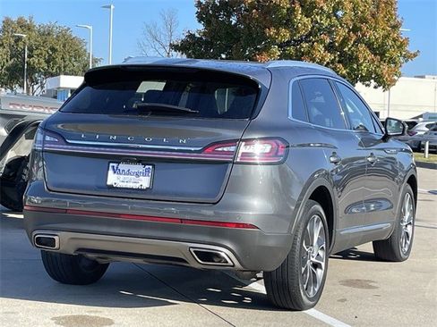 Used 2022 Lincoln Nautilus Reserve image 4