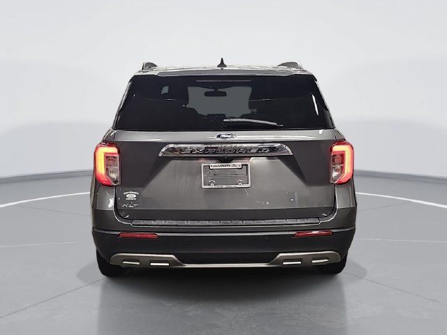 Certified 2023 Ford Explorer XLT w/ Equipment Group 202A RWD image 4