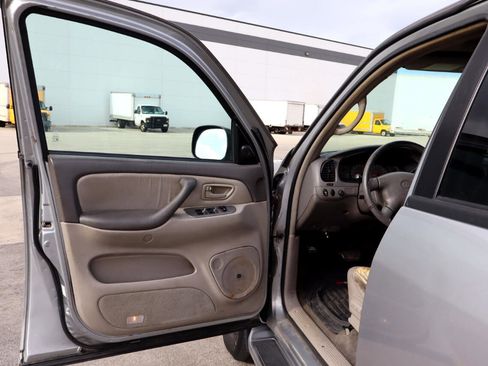 Used 2002 Toyota Sequoia Limited image 13