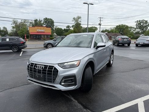 Used 2023 Audi Q5 2.0T Premium w/ Convenience Package AWD/4WD image 2