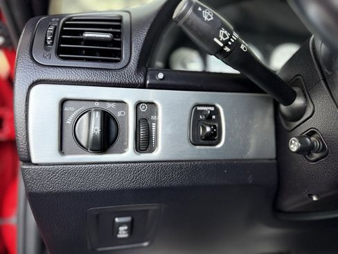 Used 2003 Ford Thunderbird Base image 22