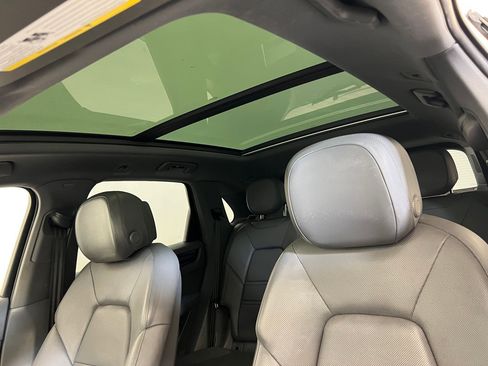Used 2022 Porsche Cayenne Platinum Edition image 15
