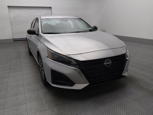 Used 2024 Nissan Altima 2.5 SV image 14