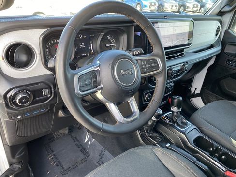 Used 2024 Jeep Wrangler Unlimited Sahara image 18