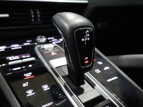 Used 2022 Porsche Cayenne AWD/4WD image 31