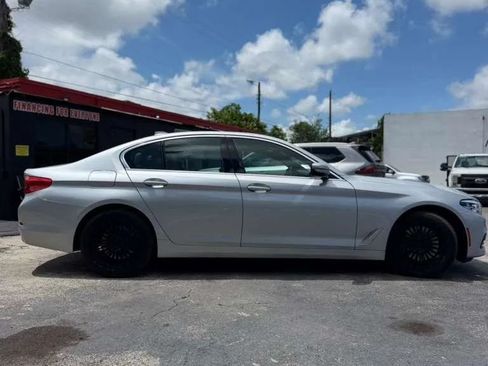 Used 2020 BMW 530e xDrive w/ Premium Package AWD/4WD image 3