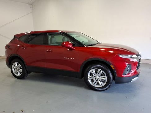 Used 2022 Chevrolet Blazer LT FWD image 2
