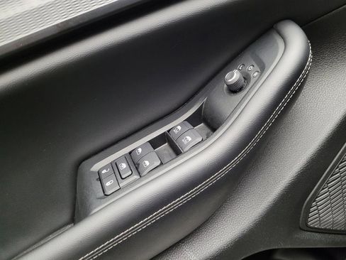 Used 2024 Jeep Grand Cherokee Laredo RWD image 27
