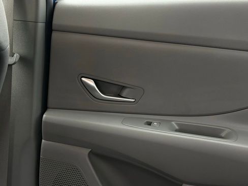 Used 2024 Hyundai Elantra SE image 34