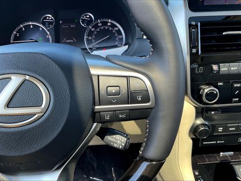 Used 2023 Lexus GX 460 Luxury w/ Sport Design Package AWD/4WD image 12