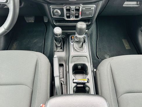 Used 2022 Jeep Wrangler Unlimited Sport AWD/4WD image 17