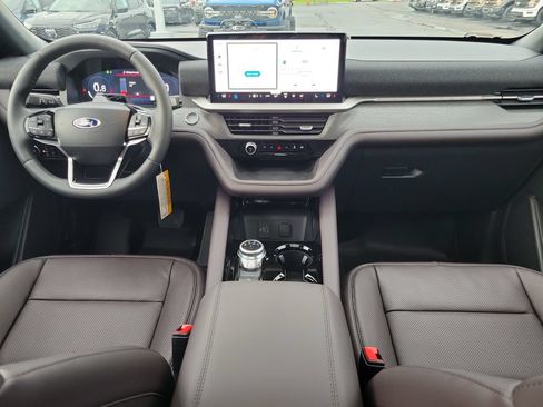 New 2026 Ford Explorer Platinum w/ LUX Leather Package AWD/4WD image 11