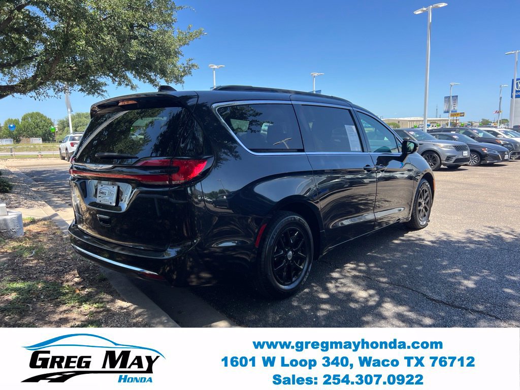 Used 2022 Chrysler Pacifica Touring-L FWD image 8