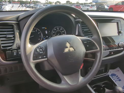 Used 2020 Mitsubishi Outlander ES image 14
