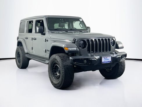 Used 2020 Jeep Wrangler Unlimited Sahara AWD/4WD image 3