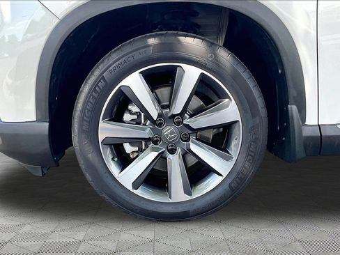 Used 2025 Honda Pilot Elite image 25