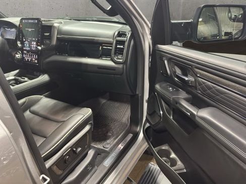 Used 2025 RAM 1500 Limited AWD/4WD image 32