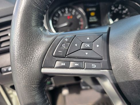 Used 2017 Nissan Rogue SL w/ SL Premium Package image 22