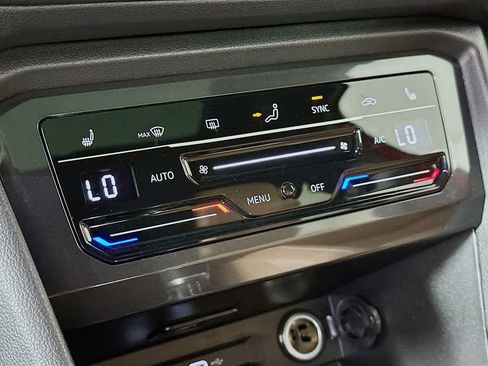 Used 2024 Volkswagen Tiguan SE R-Line image 18