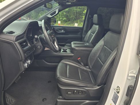 Used 2023 GMC Yukon XL SLT w/ SLT Premium Package RWD image 13