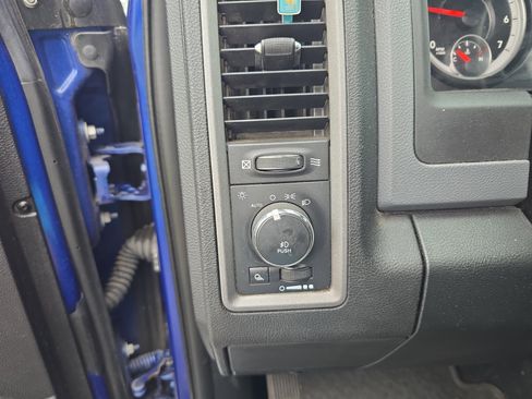 Used 2015 RAM 1500 Express AWD/4WD image 11