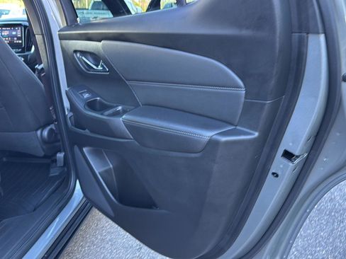 Used 2023 Chevrolet Traverse LT image 13