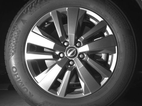 Used 2025 Nissan Pathfinder SV image 13