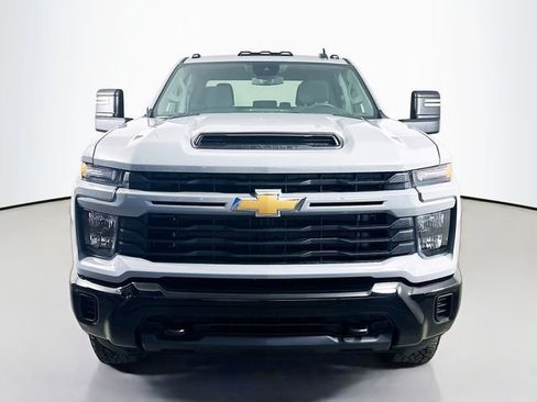 Used 2025 Chevrolet Silverado 2500 Custom image 4