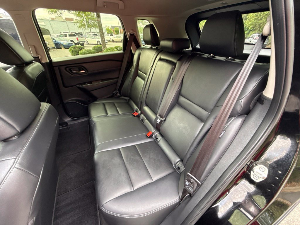 Certified 2025 Nissan Rogue SL FWD image 33
