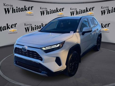 Used 2024 Toyota RAV4 SE image 1