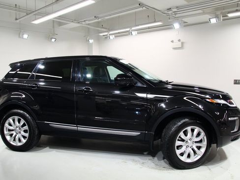 Used 2016 Land Rover Range Rover Evoque SE image 9