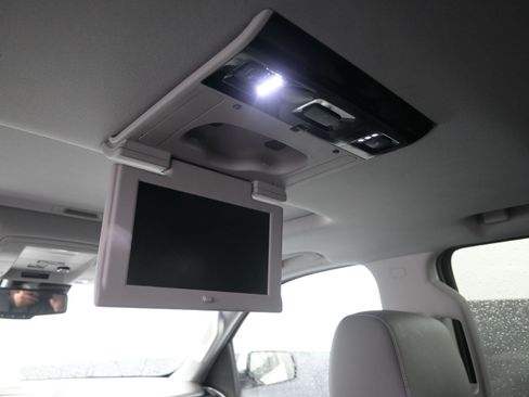 Used 2019 Chevrolet Tahoe LT image 17