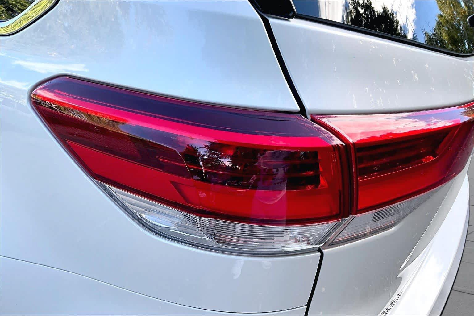 Certified 2019 Toyota Highlander XLE AWD/4WD image 27